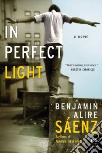 In Perfect Light libro in lingua di Saenz Benjamin Alire