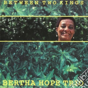 Bertha Hope Trio - Between Two Kings cd musicale di Bertha hope trio