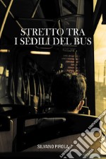 Stretto tra i sedili del bus. E-book. Formato EPUB ebook