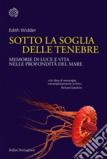 Sotto la soglia delle tenebre: Memorie di luce e vita nelle profondità del mare. E-book. Formato PDF ebook di Edith Widder