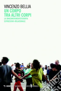 Un corpo tra altri corpi: La danzamovimentoterapia espressivo-relazionale. E-book. Formato EPUB ebook