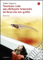 Nuotare con un elefante tenendo in braccio un gatto. E-book. Formato EPUB ebook