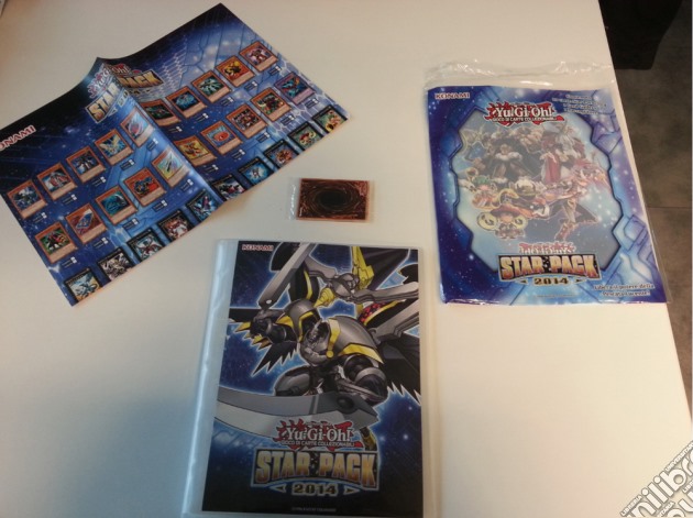Yu-Gi-Oh! - Star Pack 2014 - Beginner's Kit (Confezione 10 Carte+Poster+Raccoglitore) gioco di Konami
