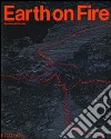 Earth on fire. How volcanoes shape our planet. Ediz. illustrata libro di Edmaier Bernhard Jung-Hüttl Angelika