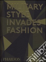 Military style invades fashion. Ediz. illustrata libro