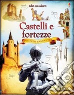 Castelli e fortezze. Con adesivi. Ediz. illustrata libro