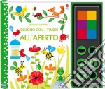 All'aperto. Disegno con i timbri. Ediz. a colori. Con gadget