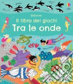 Tra le onde. Ediz. a colori libro