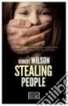 Stealing people libro di Wilson Robert