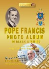 Pope Francis photo album in black & white. Ediz. italiana e inglese. Vol. 1 libro