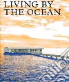 Living by the ocean libro