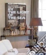 By the light of the sea. Ediz. illustrata libro