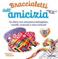 Kit. Braccialetti dell'amicizia. Tecniche, modelli, matasse di filo colorato e video tutorial di ogni modello. Con QR Code libro