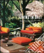 Living in Bali. Ediz. italiana, spagnola e portoghese libro