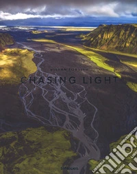 Chasing light. Ediz. a colori
