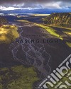 Chasing light. Ediz. a colori libro