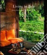 Living in Bali. Ediz. italiana, spagnola e portoghese libro