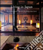 Living in Japan. Ediz. italiana, spagnola e portoghese libro