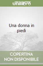 Una donna in piedi