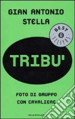 Tribù. Foto di gruppo con cavaliere libro