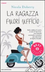 La ragazza fuori ufficio