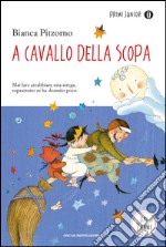 A cavallo della scopa. Ediz. ad alta leggibilità libro