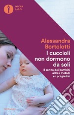 I cuccioli non dormono da soli. Il sonno dei bambini oltre i metodi e i pregiudizi libro