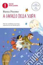 A cavallo della scopa. Ediz. ad alta leggibilità libro