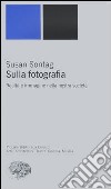 Sulla fotografia. Realtà e immagine nella nostra società libro di Sontag Susan