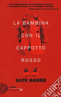 La bambina con il cappotto rosso