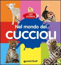 Nel mondo dei cuccioli. Con adesivi libro