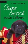 Cinque cuccioli sotto l`albero