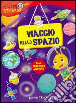 Viaggio nello spazio. Con adesivi. Ediz. illustrata libro