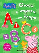 Gioca e impara con Peppa. Peppa Pig. Con adesivi. Ediz. a colori libro