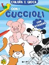 Colora e gioca con i cuccioli. Con adesivi. Ediz. a colori libro