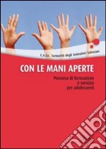 Con le mani aperte. Percorso di formazione e servizio per adolescenti libro