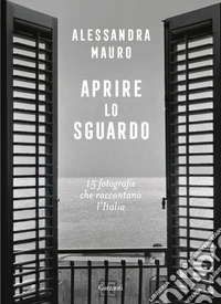 Aprire lo sguardo. 15 fotografie che raccontano l'Italia libro