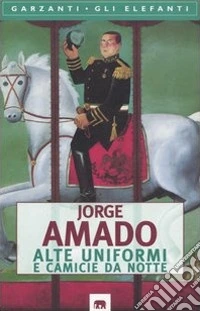 Alte uniformi e camicie da notte