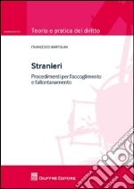 Stranieri. Procedimenti per l'accoglimento e l'allontanamento libro