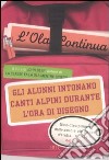 Gli alunni intonano canti alpini durante l'ora di disegno. L'Ola continua libro