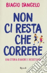 Non ci resta che correre. Una storia d'amore e resistenza libro