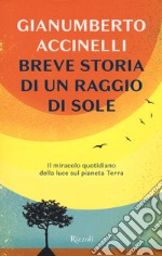 Breve storia di un raggio di sole. Il miracolo quotidiano della luce sul pianeta Terra libro