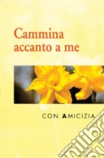 Cammina accanto a me. Con amicizia libro