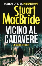 Vicino al cadavere libro