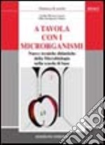 A tavola con i microrganismi libro