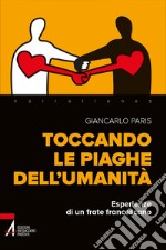 Toccando le piaghe dell'umanità. Esperienze di un frate francescano libro