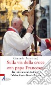 Sulla via della croce con papa Francesco. Per i dieci anni di pontificato libro di Paris G. (cur.)