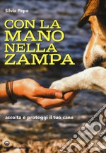 Con la mano nella zampa. Ascolta e proteggi il tuo cane libro