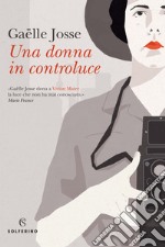 Una donna in controluce libro