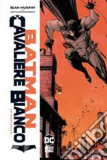 Batman. Cavaliere bianco. Ediz. deluxe libro